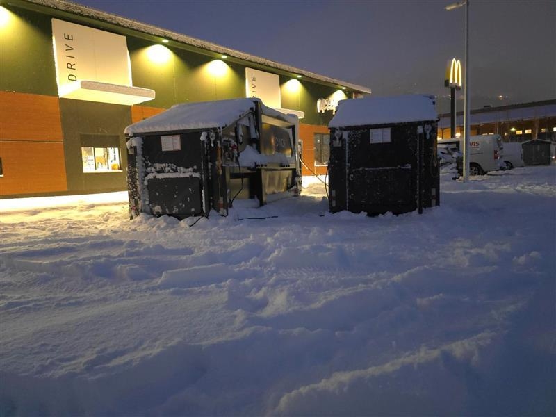 ECO-NOR AS - Pappkomprimator - Restavfallskomprimator - McDonald´s